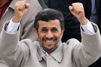 احمدی‌نژاد هنوز هم برای مصلحت کشور و نظام تصمیم می‌گیرد!