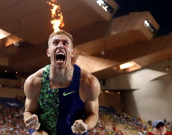 ورزشکار لهستانی پس از قهرمانی در لیگ الماس موناکو