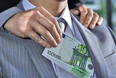 احمد مرادپور به اتهام فساد مالی بازداشت شد احمد مرادپور به اتهام فساد مالی بازداشت شد