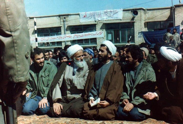 شب انفجار، اعضای حزب دوبار نماز خواندند/ پیکر پدرم سر نداشت/ نگران آقایبهشتی بودیم نه پدرم شب انفجار، اعضای حزب دوبار نماز خواندند/ پیکر پدرم سر نداشت/ نگران آقایبهشتی بودیم نه پدرم