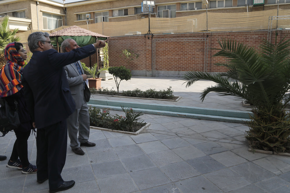 شب انفجار، اعضای حزب دوبار نماز خواندند/ پیکر پدرم سر نداشت/ نگران آقایبهشتی بودیم نه پدرم شب انفجار، اعضای حزب دوبار نماز خواندند/ پیکر پدرم سر نداشت/ نگران آقایبهشتی بودیم نه پدرم