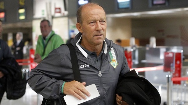 سرمربی پرسپولیس نیامده یک عذرخواهی به مردم ایران بدهکار شد