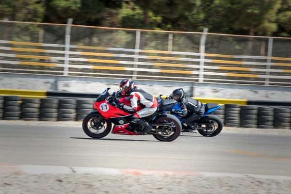 نخستین دوره مسابقات موتورسواری بانوان