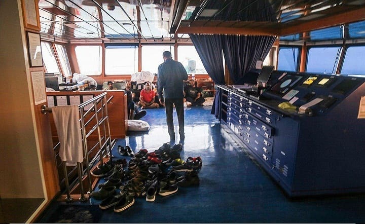 تصویری از خدمه نفتکش توقیف شده انگلیسی تصویری از خدمه نفتکش توقیف شده انگلیسی