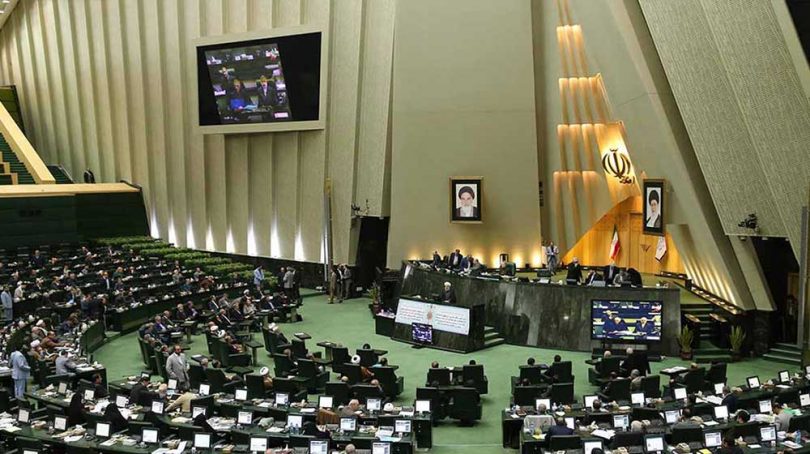 بررسی‌ وضعیت نفتکش‌ ایرانی با حضور ظریف در مجلس
