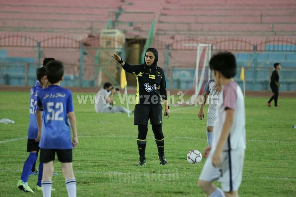 داوران زن بازی پسران را سوت زدند +عکس داوران زن بازی پسران را سوت زدند +عکس