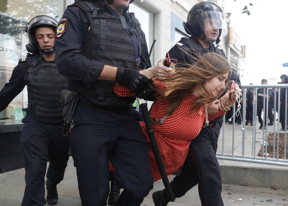 تظاهرات بر ضد محدود کردن آزادی انتخابات در شهر مسکو روسیه