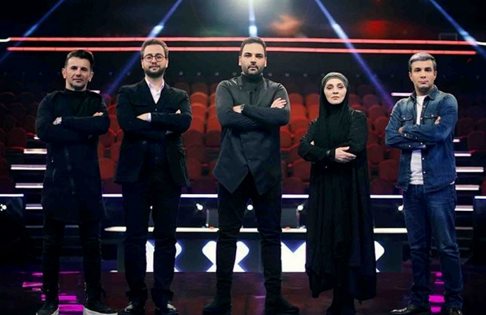 عصر جدید؛ برنامه‌ای که خطوط قرمز صدا و سیما را جابجا کرد/ ساحر و خواننده و نینجای زن چگونه نقش اول تلویزیون رسمی ایران شدند؟