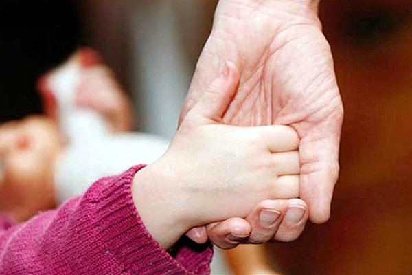 وجود ۱۷ متقاضی فرزندخواندگی به ازای یک کودک/ شروطی که مدت انتظار را به ۵ سال میرساند وجود ۱۷ متقاضی فرزندخواندگی به ازای یک کودک/ شروطی که مدت انتظار را به ۵ سال میرساند