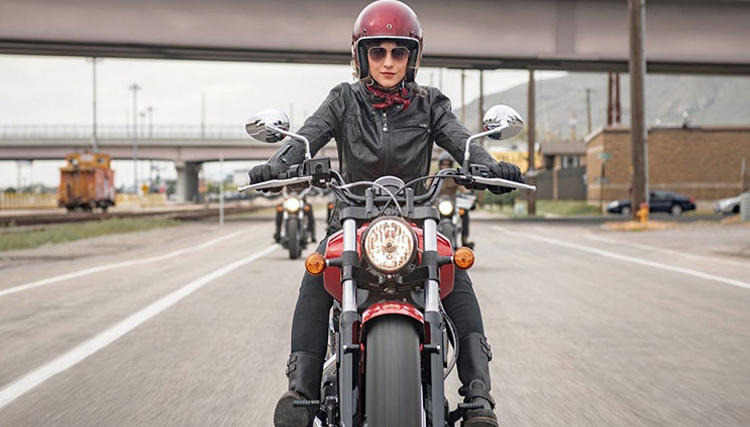 فقط فرمان موتور سیکلت دست زنان نباشد!