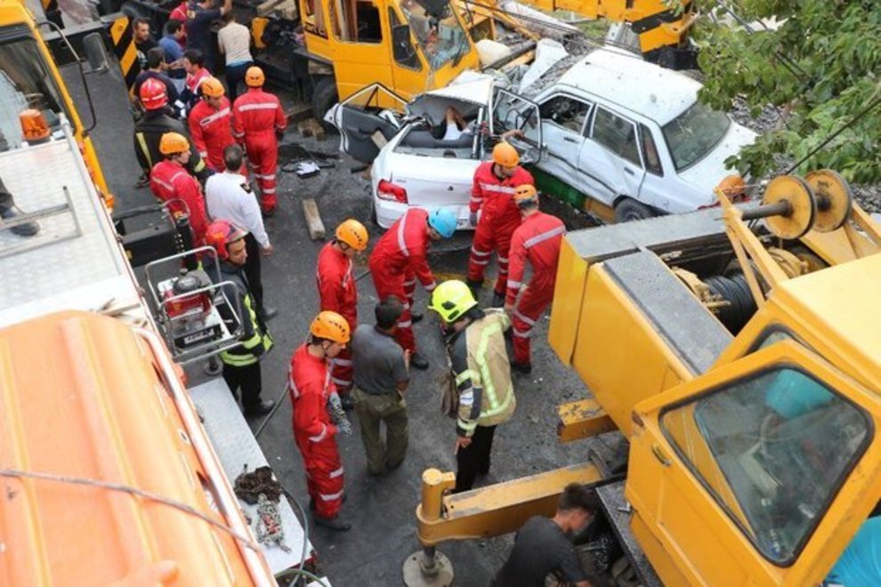 حادثه مرگبار جرثقیل در بلوار هاشمیه مشهد +فیلم و عکس