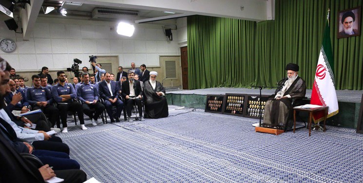 رهبر معظم انقلاب: سرمربی ما باید ایرانی باشد رهبر معظم انقلاب: سرمربی ما باید ایرانی باشد