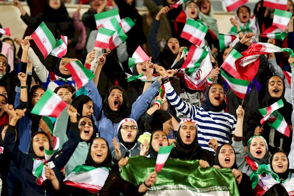 در کشور هزینه‌های زیادی برای پرداختن به مساله زنان در ورزشگاه‌ها اتلاف می‌شود/ حضور زنان در ورزشگاه‌ها هیچ منع قانونی ندارد؛ بنابراین مجلس نمی‌تواند در این زمینه قانونی تصویب کند