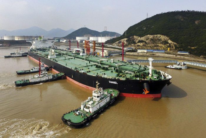 احتمال کاهش قیمت نفت تا ۳۰ دلار/ سناریوی نفتی چین علیه آمریکا احتمال کاهش قیمت نفت تا ۳۰ دلار/ سناریوی نفتی چین علیه آمریکا