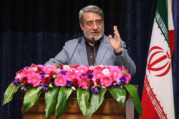 باید به نظرات کارشناسی تن دهیم و از سیاسی کردن مسائل پرهیز کنیم باید به نظرات کارشناسی تن دهیم و از سیاسی کردن مسائل پرهیز کنیم