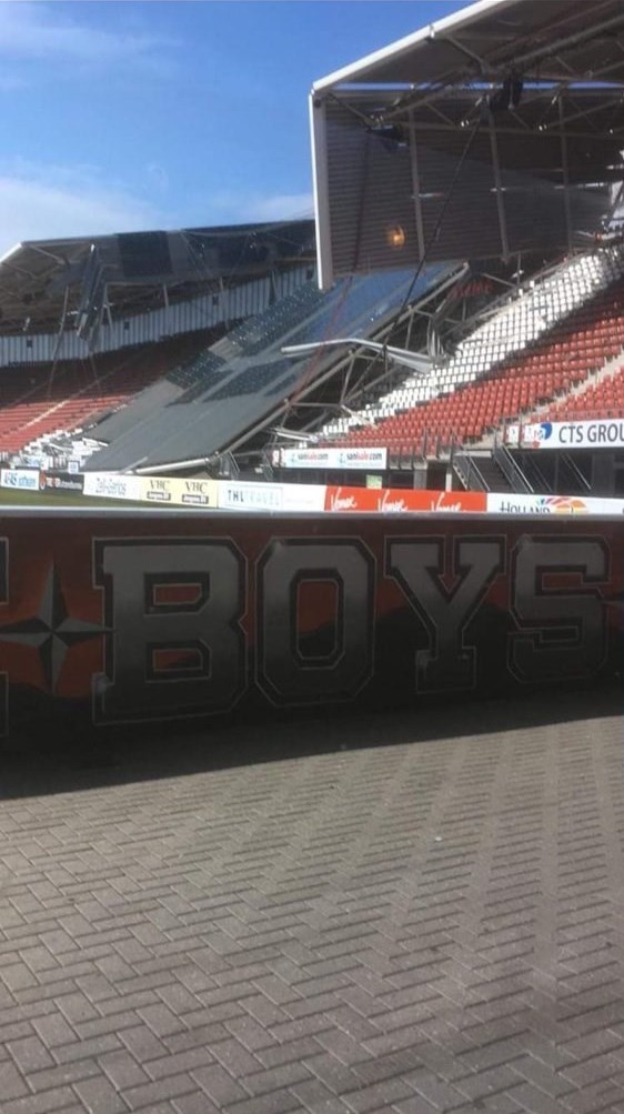 ریزش سقف ورزشگاه آلکمار هلند +عکس