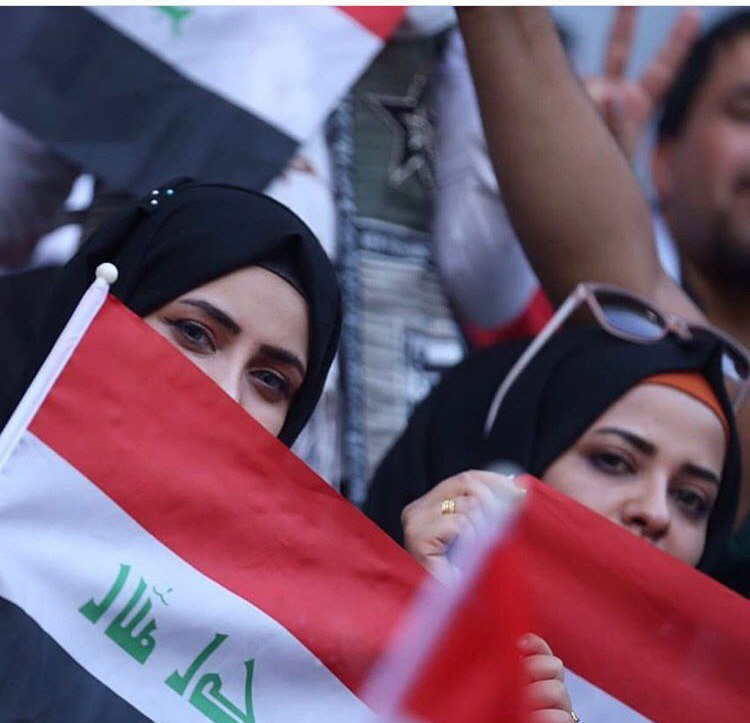 عکس روز/ زنان و مردان عراقی در ورزشگاه کربلا