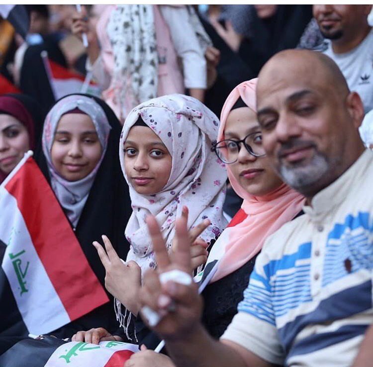 عکس روز/ زنان و مردان عراقی در ورزشگاه کربلا