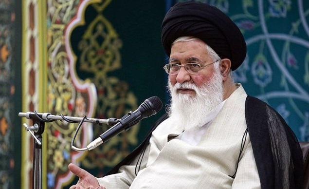 علم الهدی: صحبت ۱۰۰ دقیقه‌ای ماکرون و روحانی کلاهبرداری است