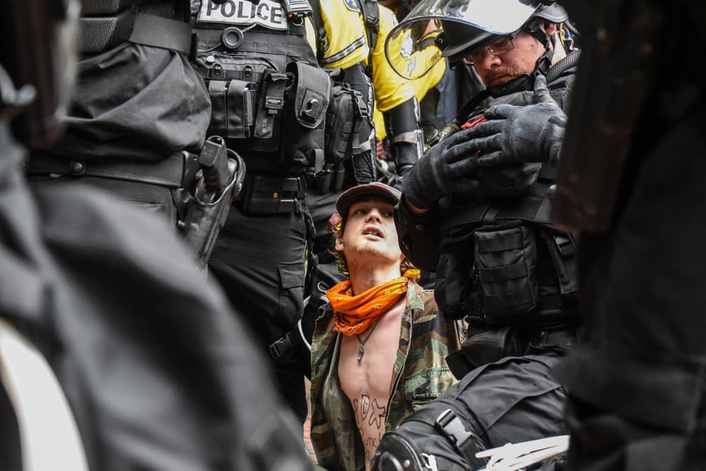 تظاهرات گروه‌های راست افراطی و مخالفان آن‌ها در پورتلند آمریکا