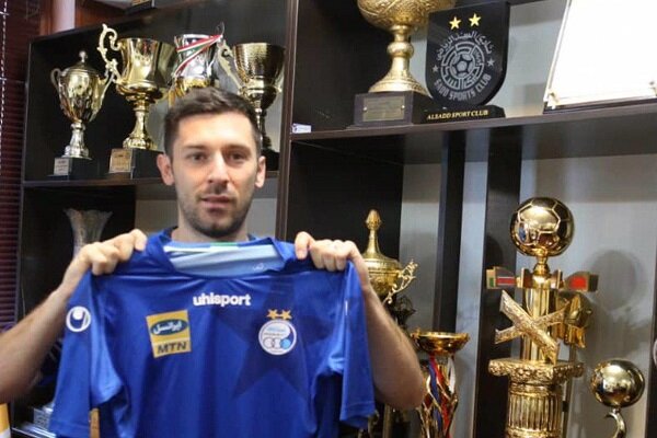 هروویه میلیچ بالاخره با استقلال قرارداد بست