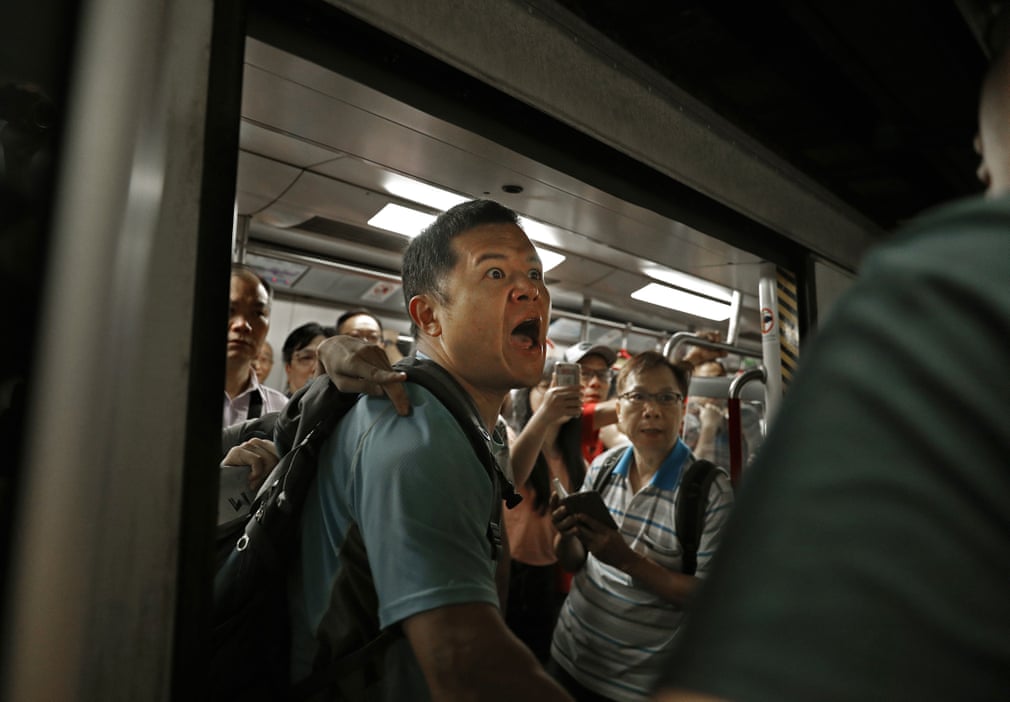 اعتراضات مردمی در خط مترو شهر هنگ‌کنگ