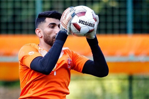 خودداری دروازه‌بان پرسپولیس از صحبت درباره پیشنهادات خارجی