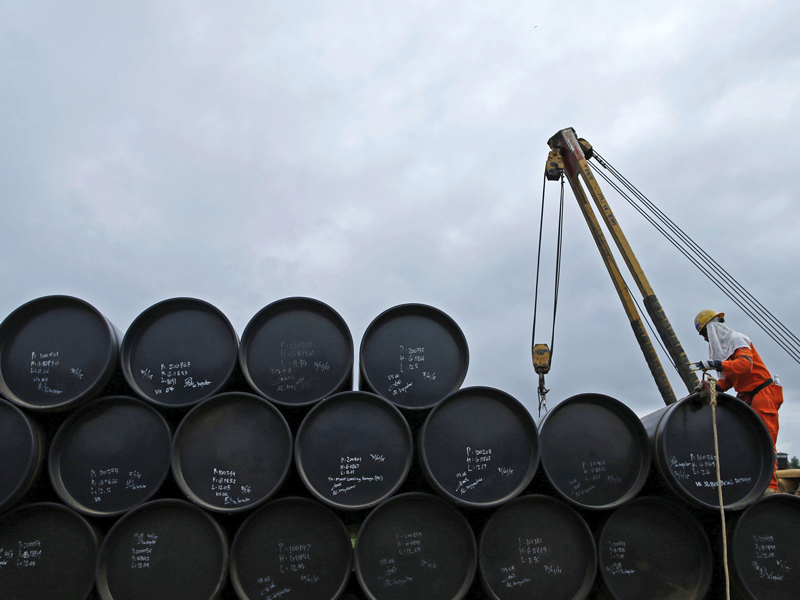 کابوس هر روزه بسته شدن تنگه هرمز برای ۱۸.۵ میلیون بشکه نفت