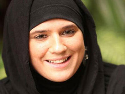 خواننده زن فرانسوی مسلمان شد/ از خوانندگی تا زیارت کعبه