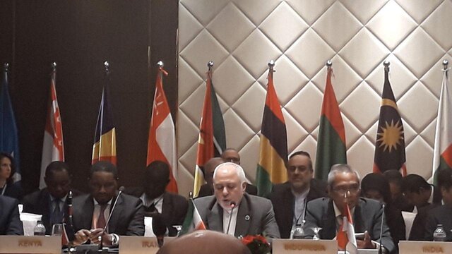 ظریف: امنیت منطقه را نمی‌توان از بیرون خرید