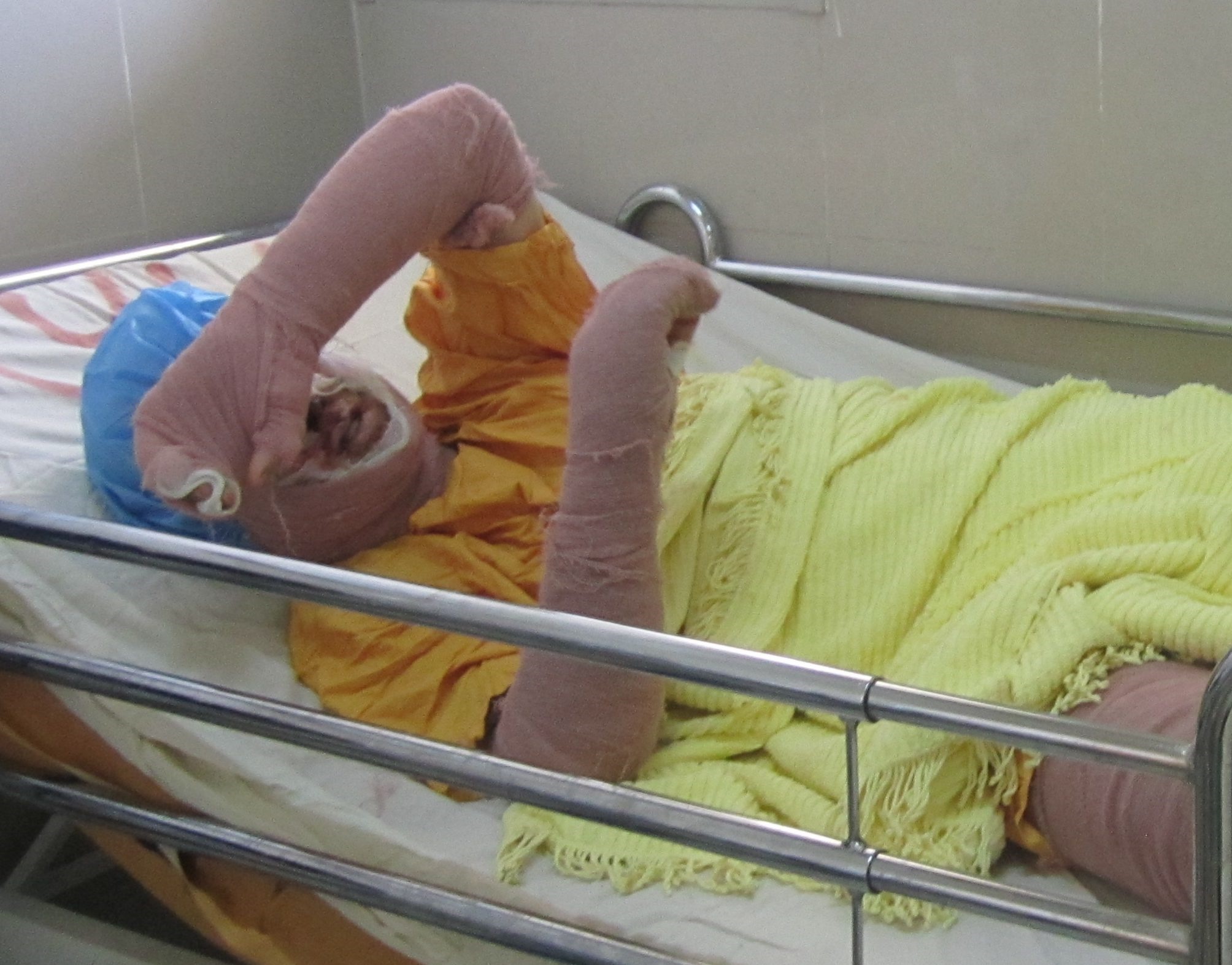 روایت تازه از خودسوزی دختر جوان مقابل دادگاه