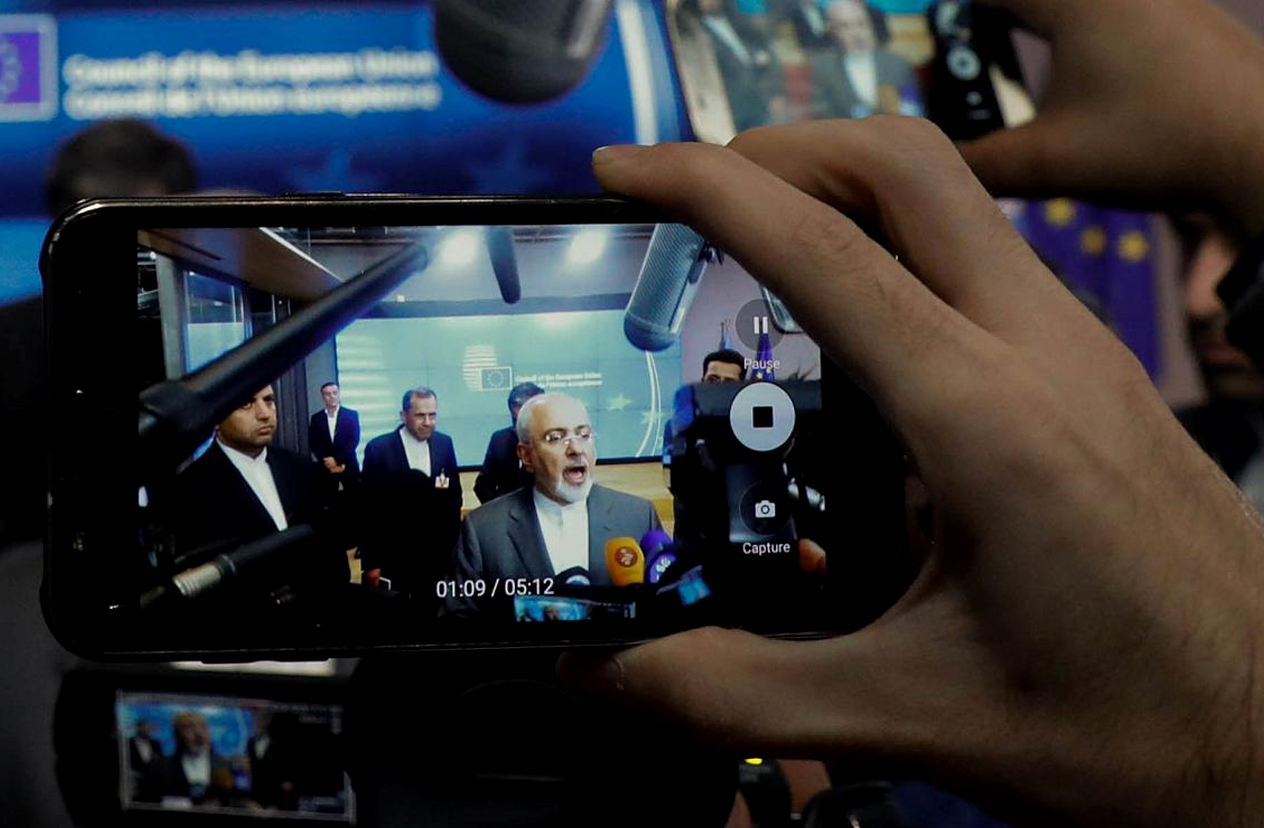 در تور اروپایی ظریف چه گذشت؟/ حفظ برجام به قیمت اصابت تخم مرغ و گوجه