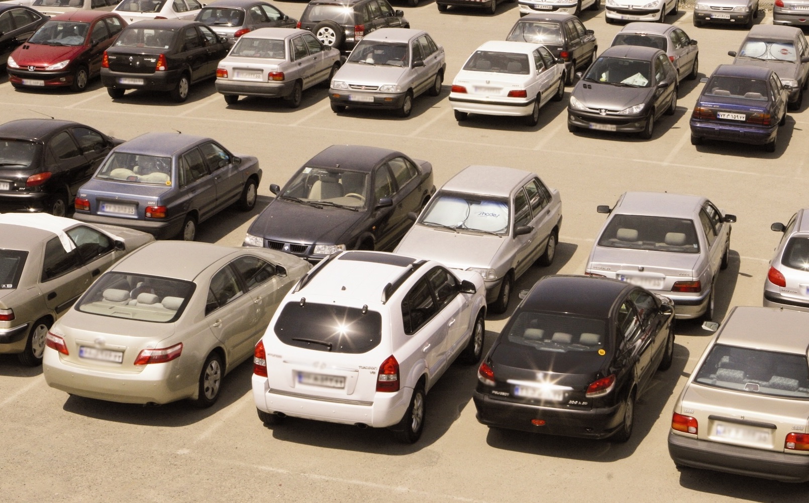 آهنگ خرید و فروش خودرو کند شد