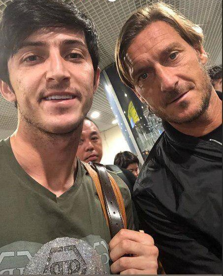 عکس یادگاری سردار آزمون با فرانچسکو توتی