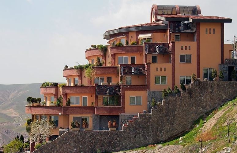 ۱۶ خانوار در باستی‌هیلز ساکن هستند