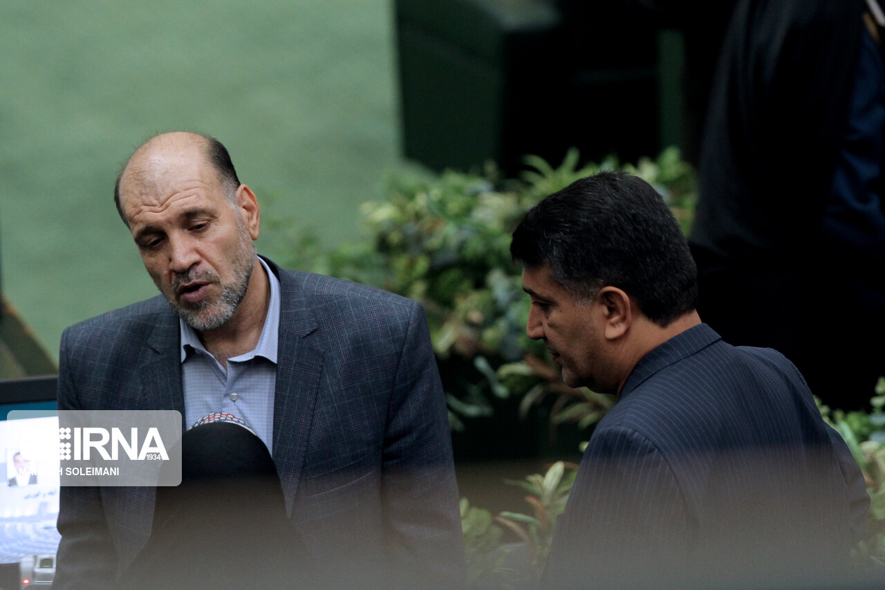 حضور دو نماینده بازداشتی در صحن مجلس +عکس
