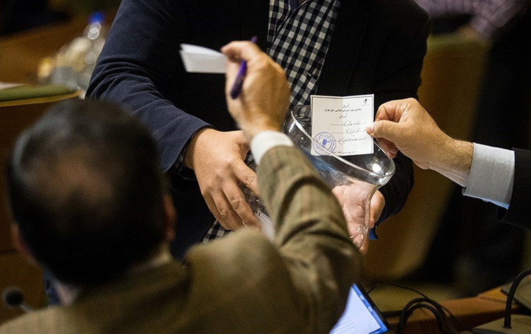 فراکسیون «ف» در شورای شهر تهران/ چرا آرای محسن هاشمی کاهش یافت؟