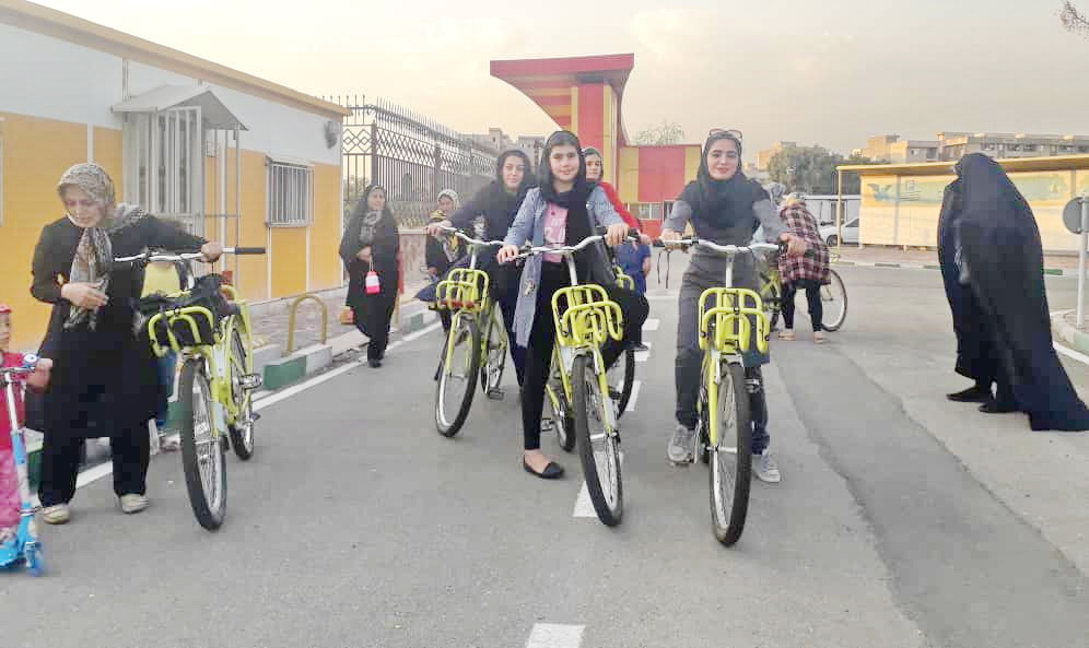 آموزش دوچرخه سواری ایمن ویژه بانوان در بوستان آموزش ترافیک منطقه ۱۹