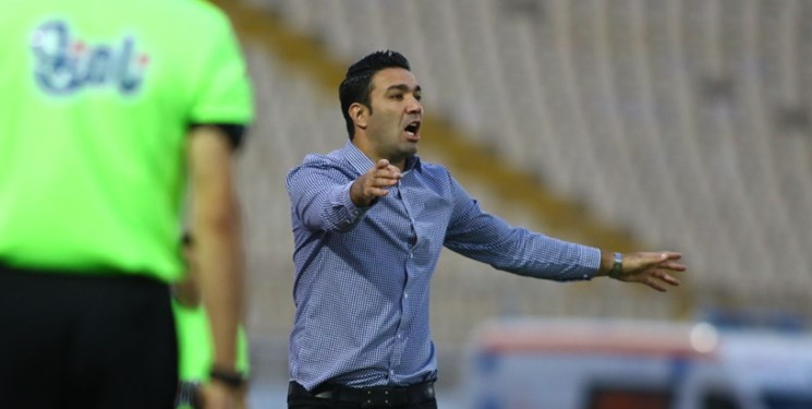 حضور برهانی و تشویق نکونام توسط استقلالی ها/استراماچونی بی تاب کنار خط!