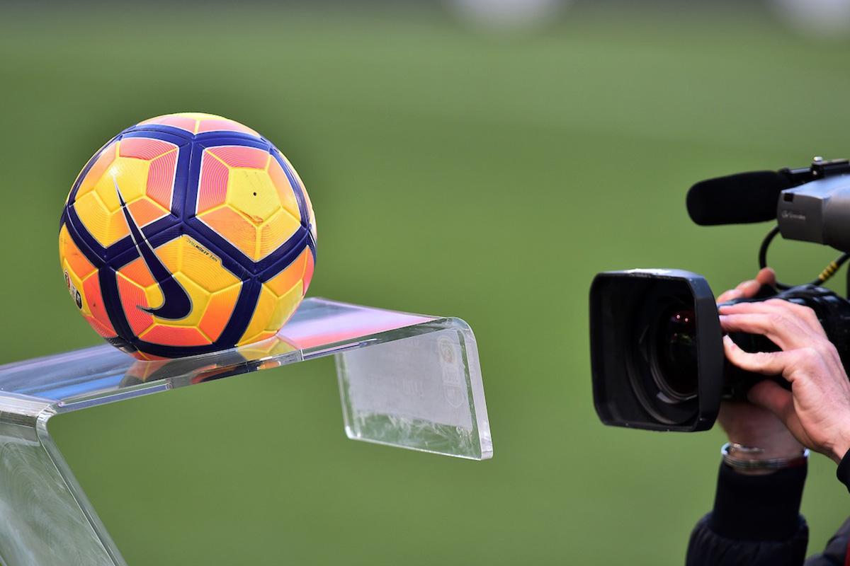 فوتبال و ۱۵۰ میلیون دلار سوخته/ در حق پخش از مالزی و اندونزی هم عقب‌تریم!