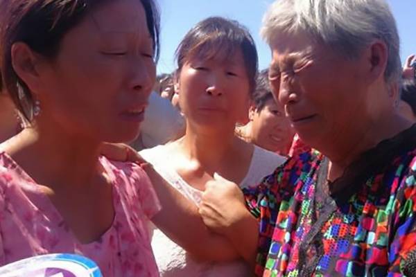 رسیدن به هم مادر و دختر بعد از ۳۰ سال جدایی! +عکس