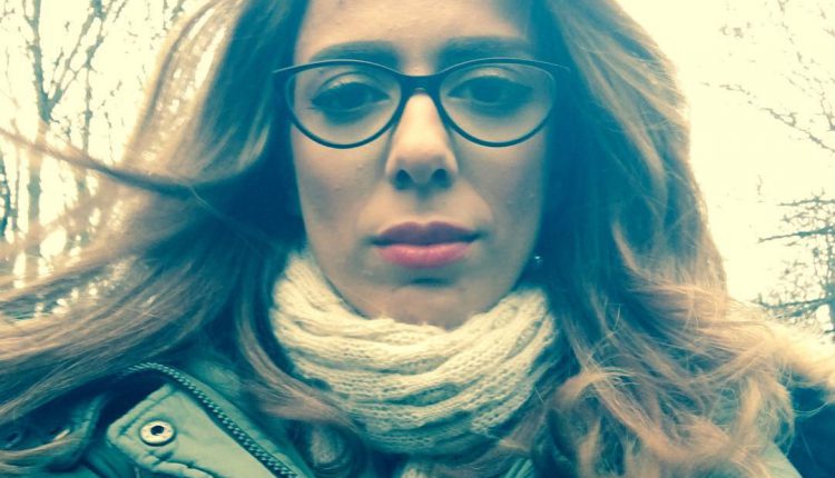 آیه دریس (مجری شبکه من‌وتو)؛ چرا ۱۸ میلیارد از سایپا گرفت؟