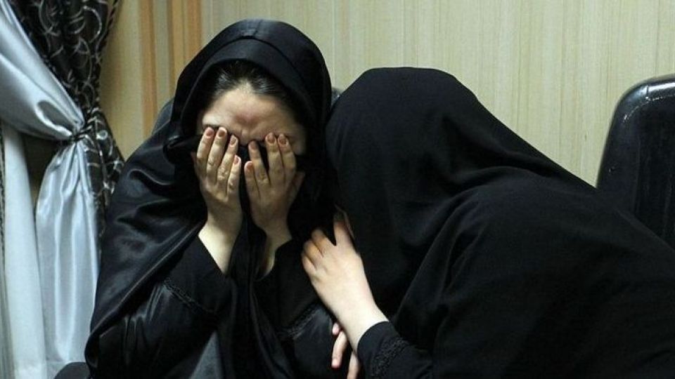 حبس و شلاق، برای یک زن و دخترانش بخاطر اخاذی از مردان