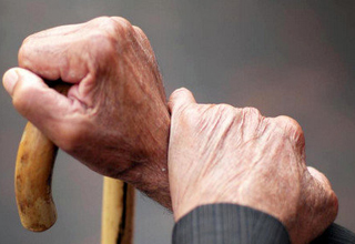 آسیب روانی سالمندان گرفتار بیماری‌های جسمی