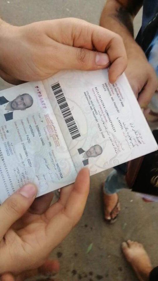 پاسپورت ایرانی در خودروی زرهی سرکوب گران مردم عراق/ چرا عراقی‌ها علیه ایران شعار می‌دهند؟