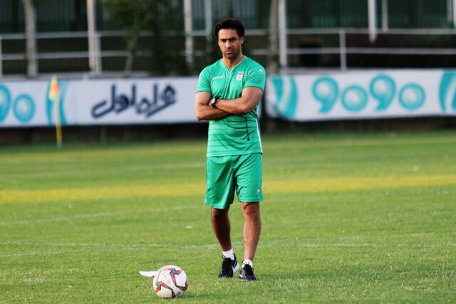 انتخاب فرهاد مجیدی از ابتدا اشتباه بود/ میخواستند از محبوبیت او سوء استفاده کنند