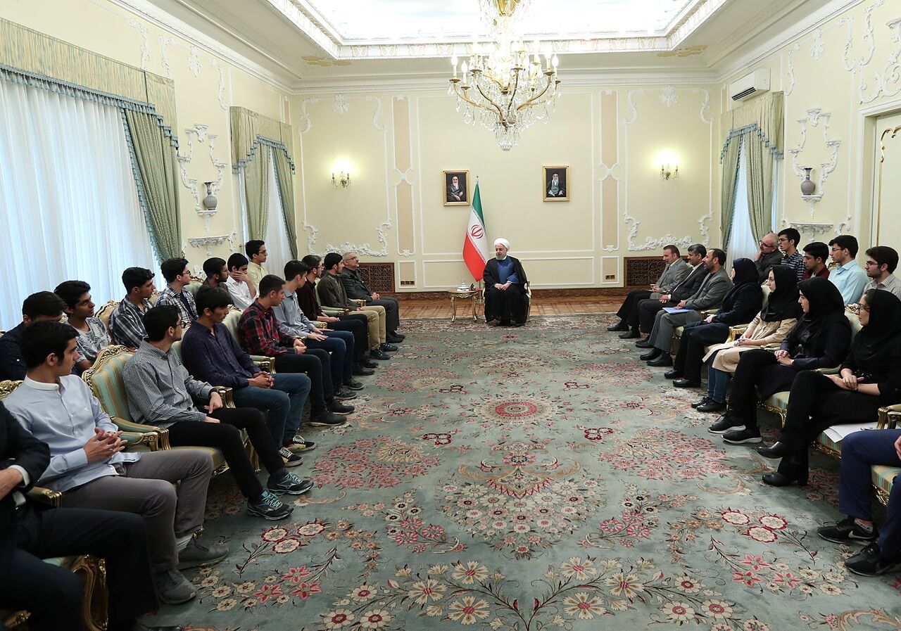 رقابت سالم و عادلانه در همه زمینهها موجب تحرک و پیشرفت است رقابت سالم و عادلانه در همه زمینهها موجب تحرک و پیشرفت است