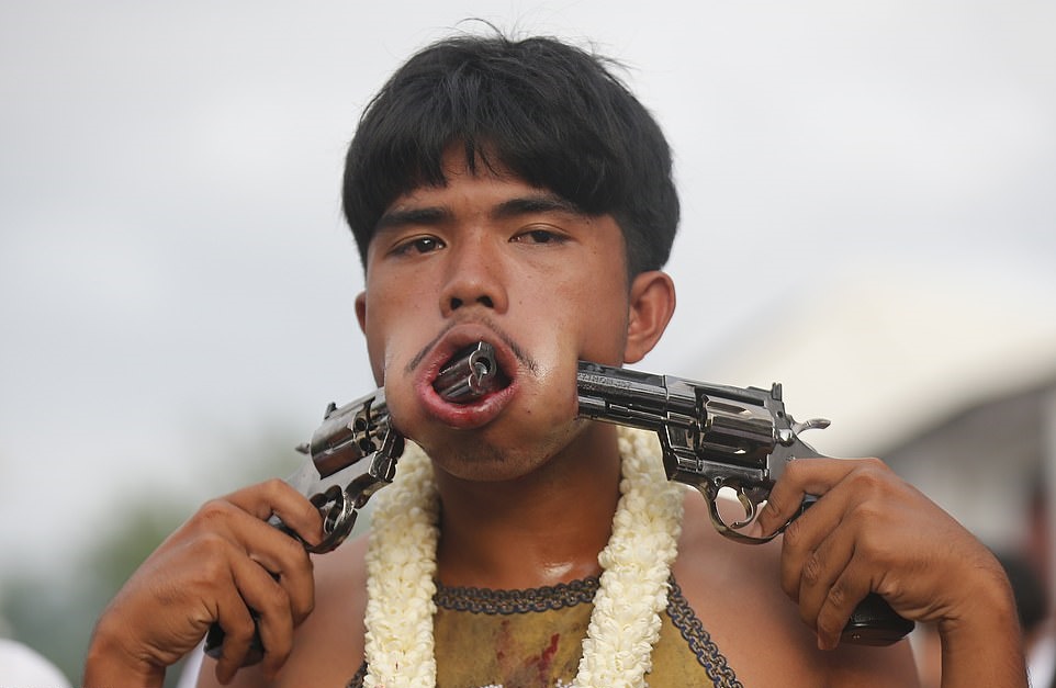 جشنواره عجیب گیاهخواران در تایلند! جشنواره عجیب گیاهخواران در تایلند!