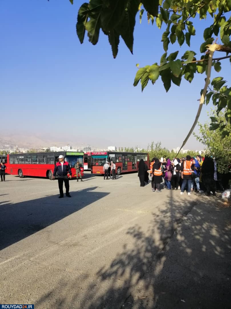 اولین فیلمها و تصاویر از ورود زنان به ورزشگاه آزادی اولین فیلمها و تصاویر از ورود زنان به ورزشگاه آزادی