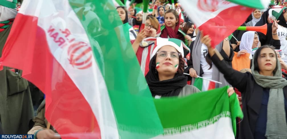 اولین فیلمها و تصاویر از ورود زنان به ورزشگاه آزادی اولین فیلمها و تصاویر از ورود زنان به ورزشگاه آزادی